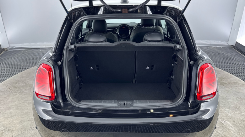 MINI Hatchback 135kW Cooper S Level 2 33kWh 3dr Auto Electric Hatchback